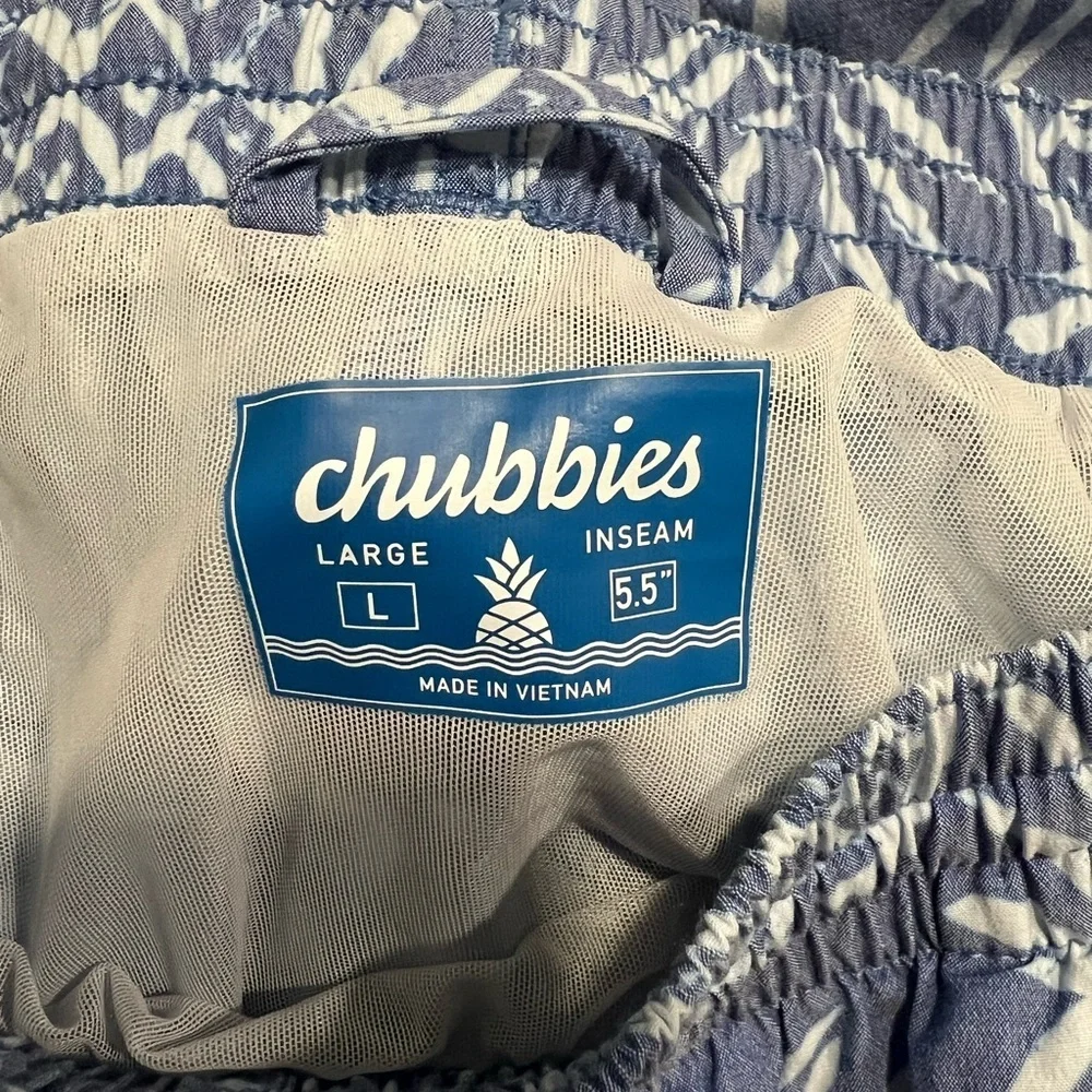 Chubbies The Thigh-Napples 5.5” Swim Trunks Pineapple Print Blue White Size L